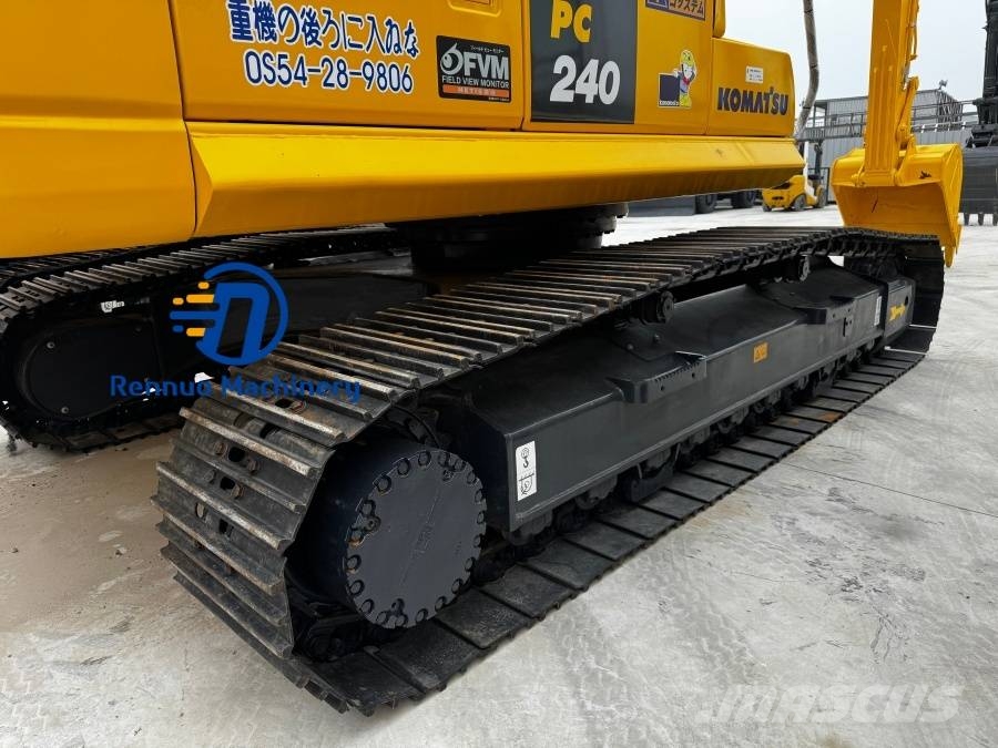 Komatsu 240 Bagri goseničarji