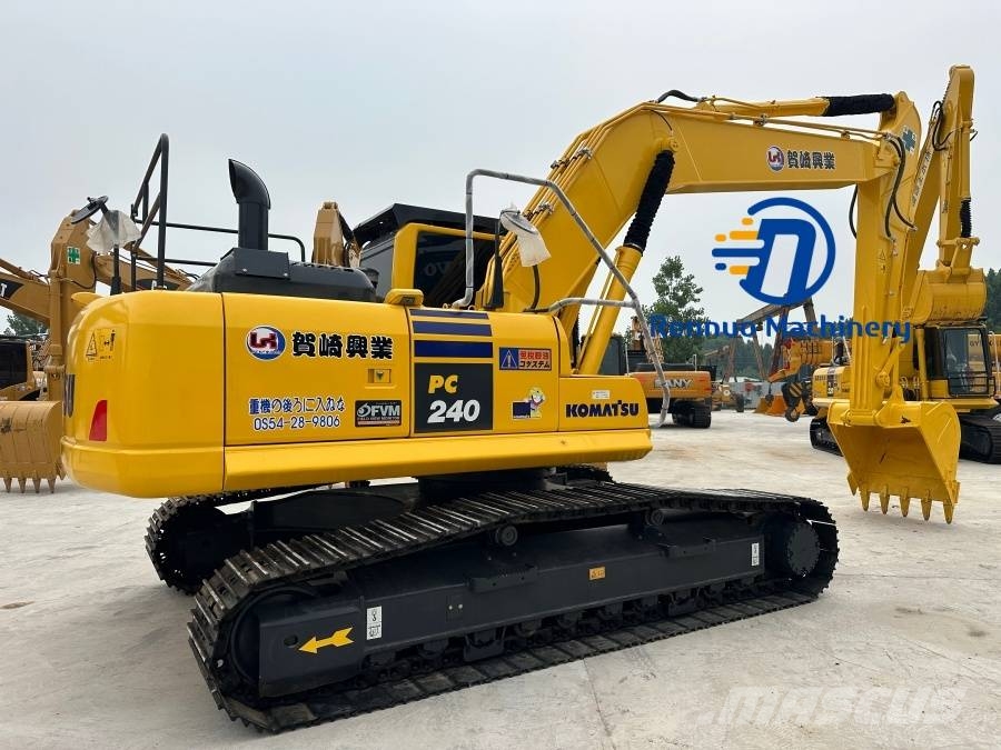 Komatsu 240 Bagri goseničarji