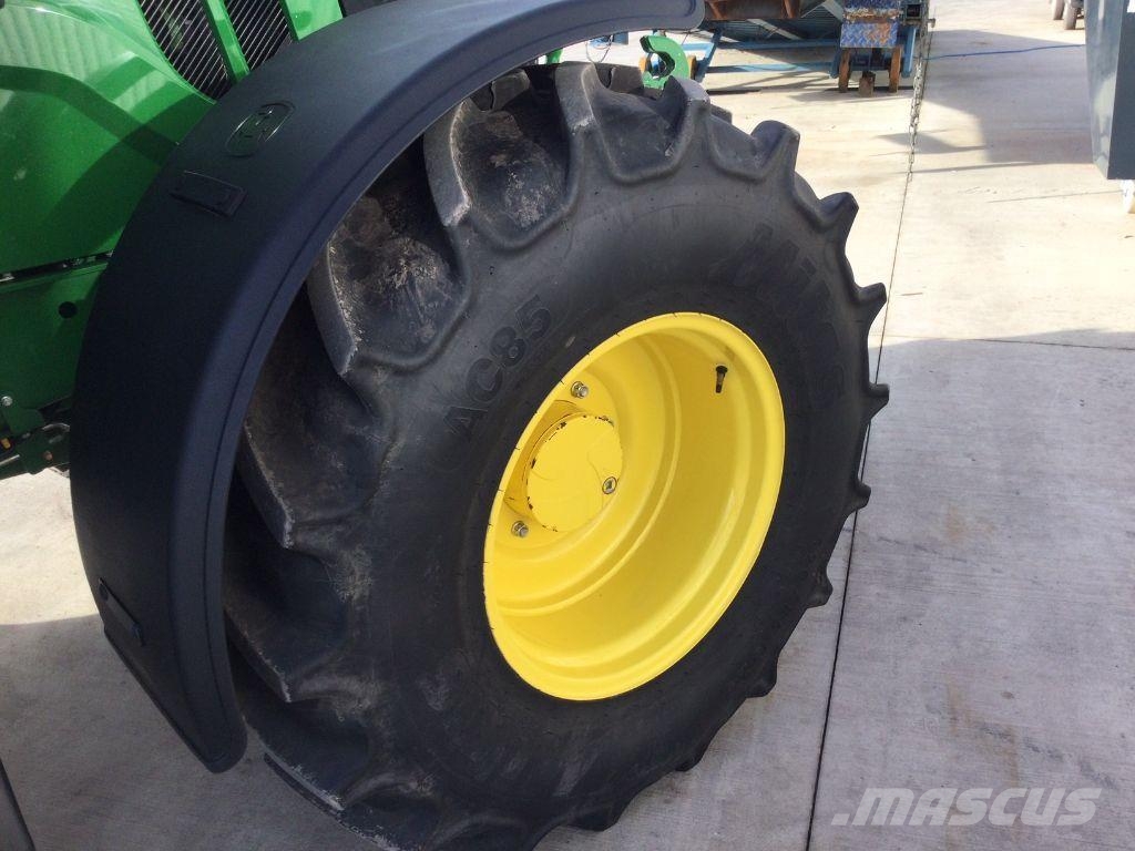 John Deere 6110M Traktorji