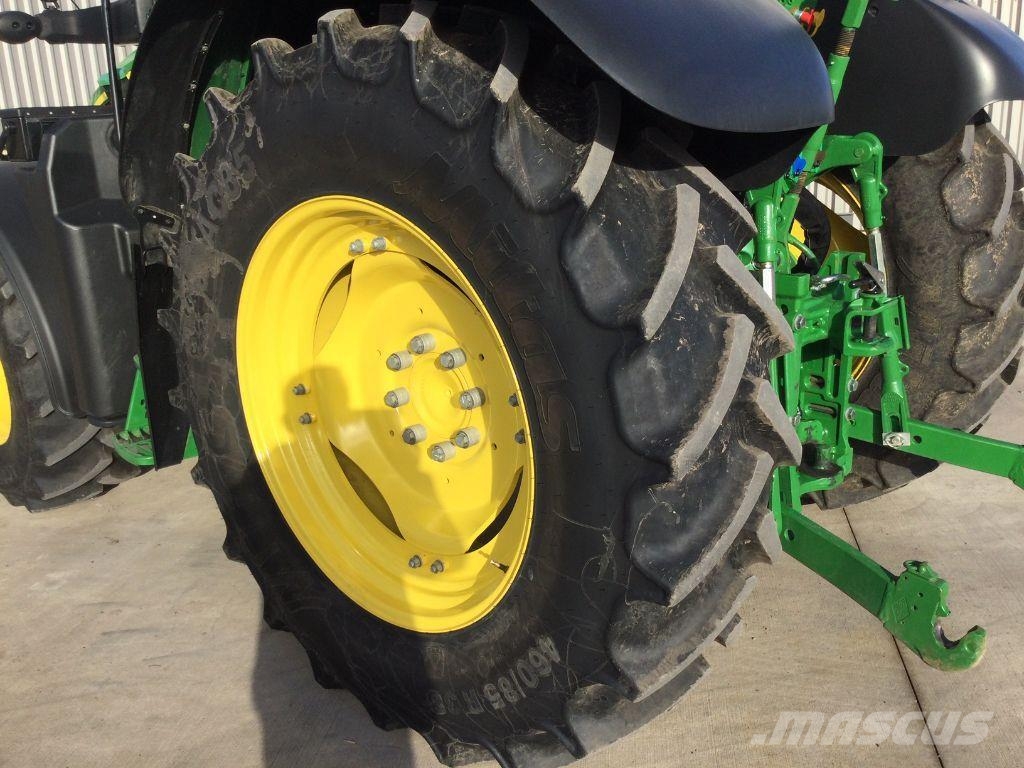 John Deere 6110M Traktorji