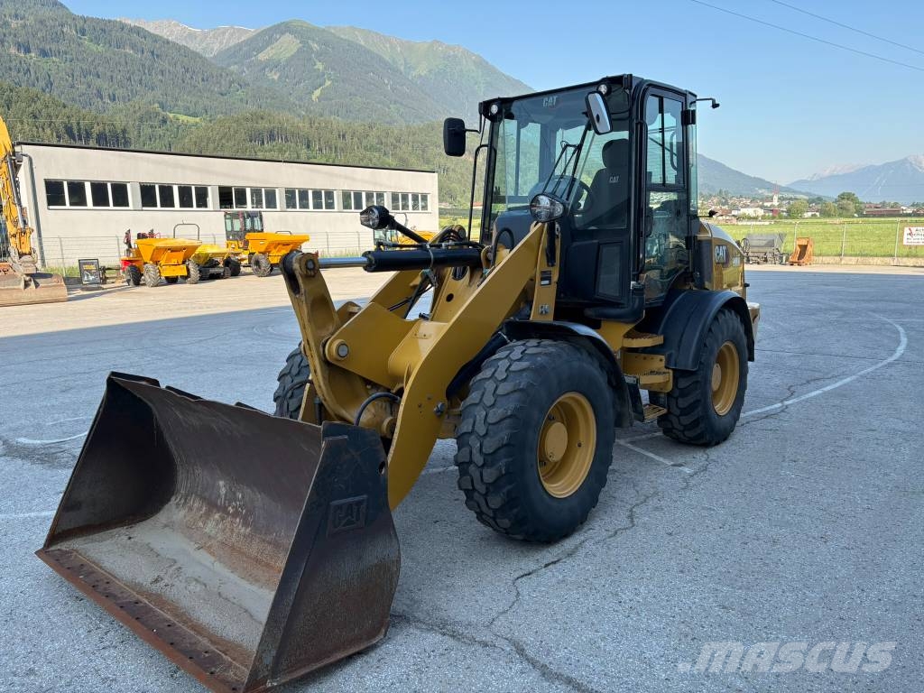 CAT 908M Фронтальні навантажувачі