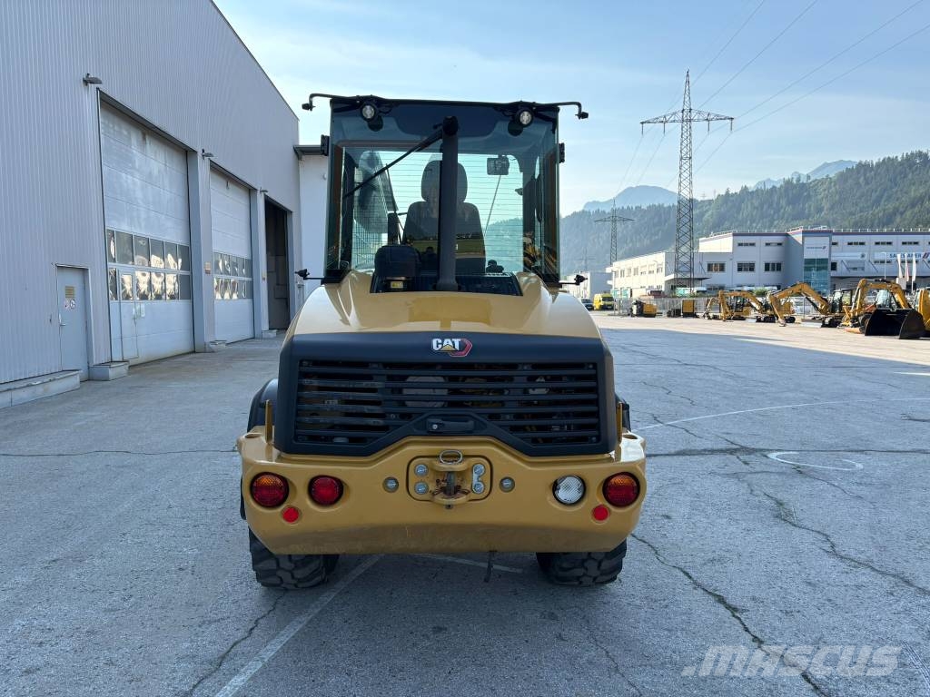CAT 908M Фронтальні навантажувачі