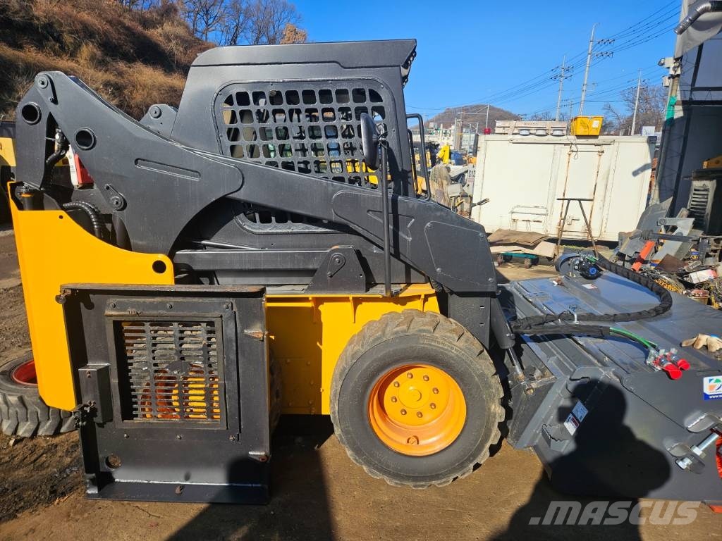 Dongin Industry Co.,LTD V67 Chargeuse compacte