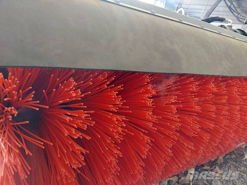 Dongin Industry Co.,LTD V67 Chargeuse compacte