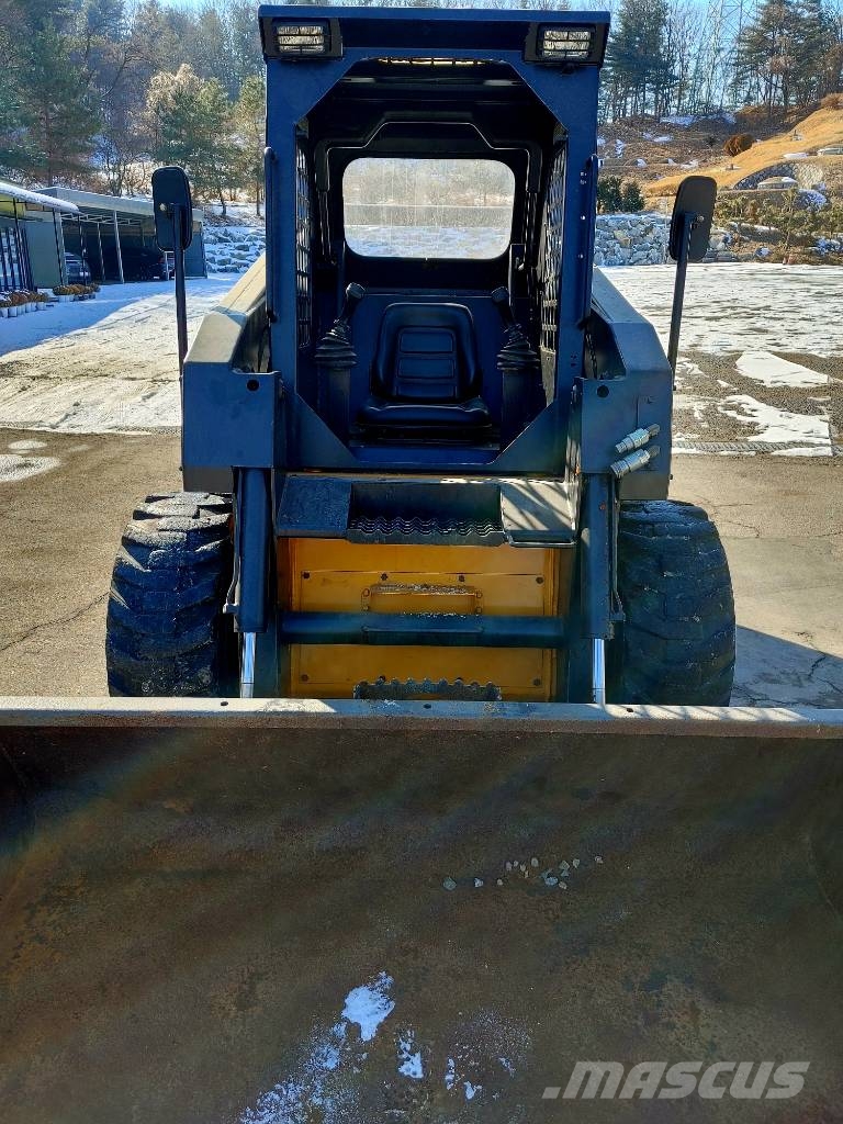 Dongin Industry Co.,LTD V67 Chargeuse compacte