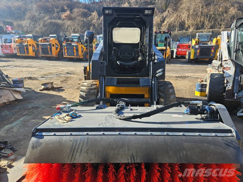 Dongin Industry Co.,LTD V67 Chargeuse compacte