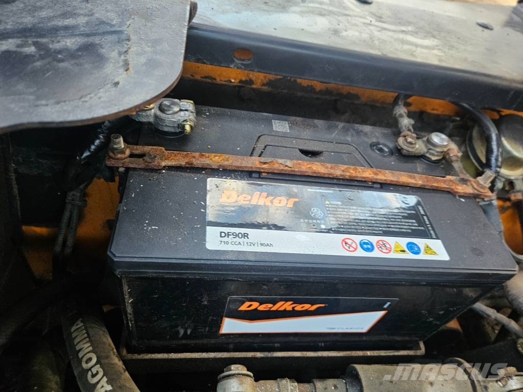 Dongin Industry Co.,LTD V67 Chargeuse compacte