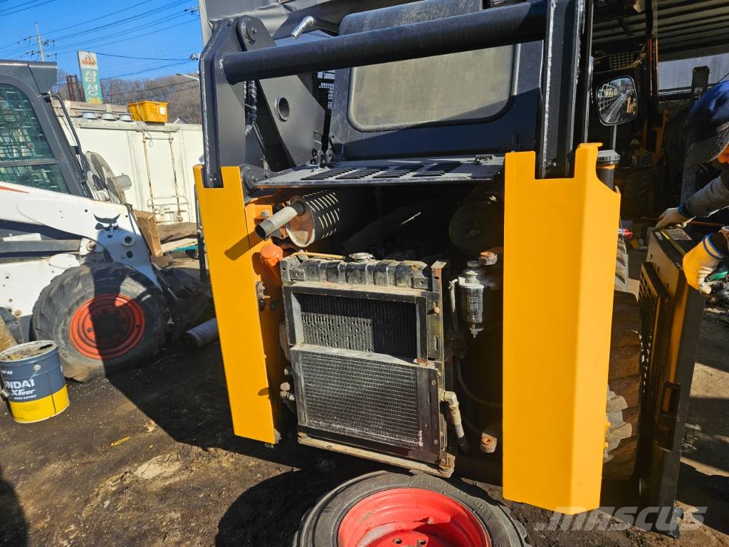 Dongin Industry Co.,LTD V67 Chargeuse compacte