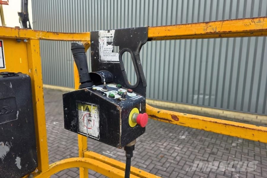 Haulotte Compact 8 As-Is, Electric, 8.2m Working Height, 35 シザースリフト