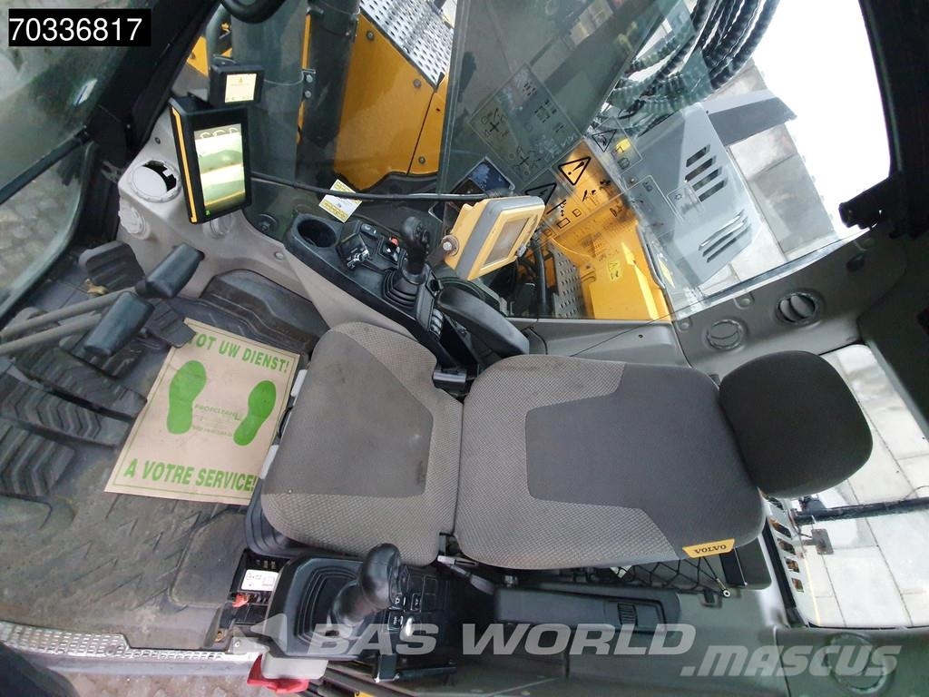 Volvo ECR235 E L Bageri guseničari