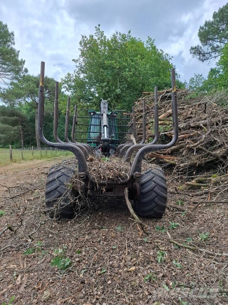 Timberjack 1110D شاحنات