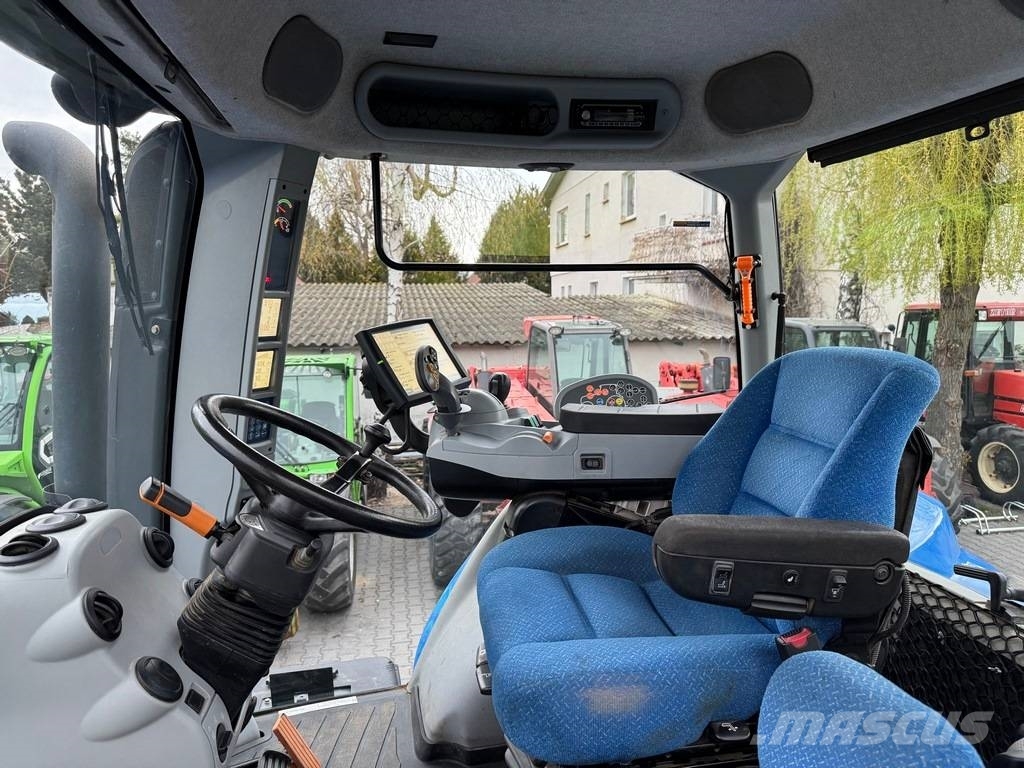 New Holland T8.330 ULTRA COMMAND Traktorid