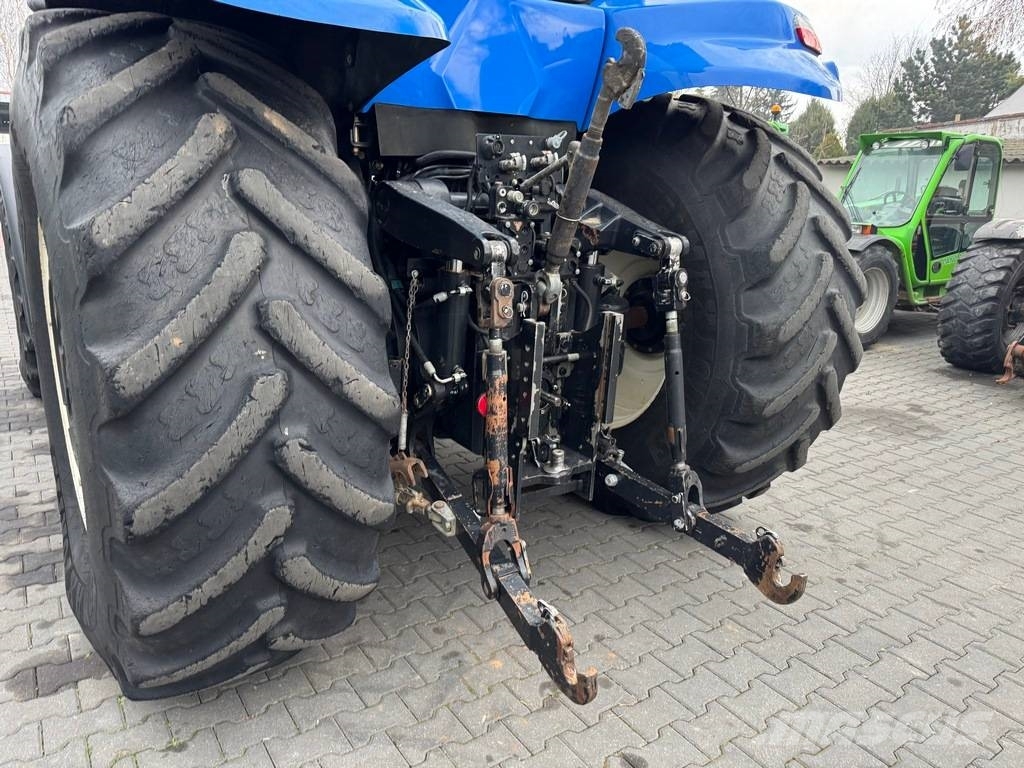 New Holland T8.330 ULTRA COMMAND Traktorid