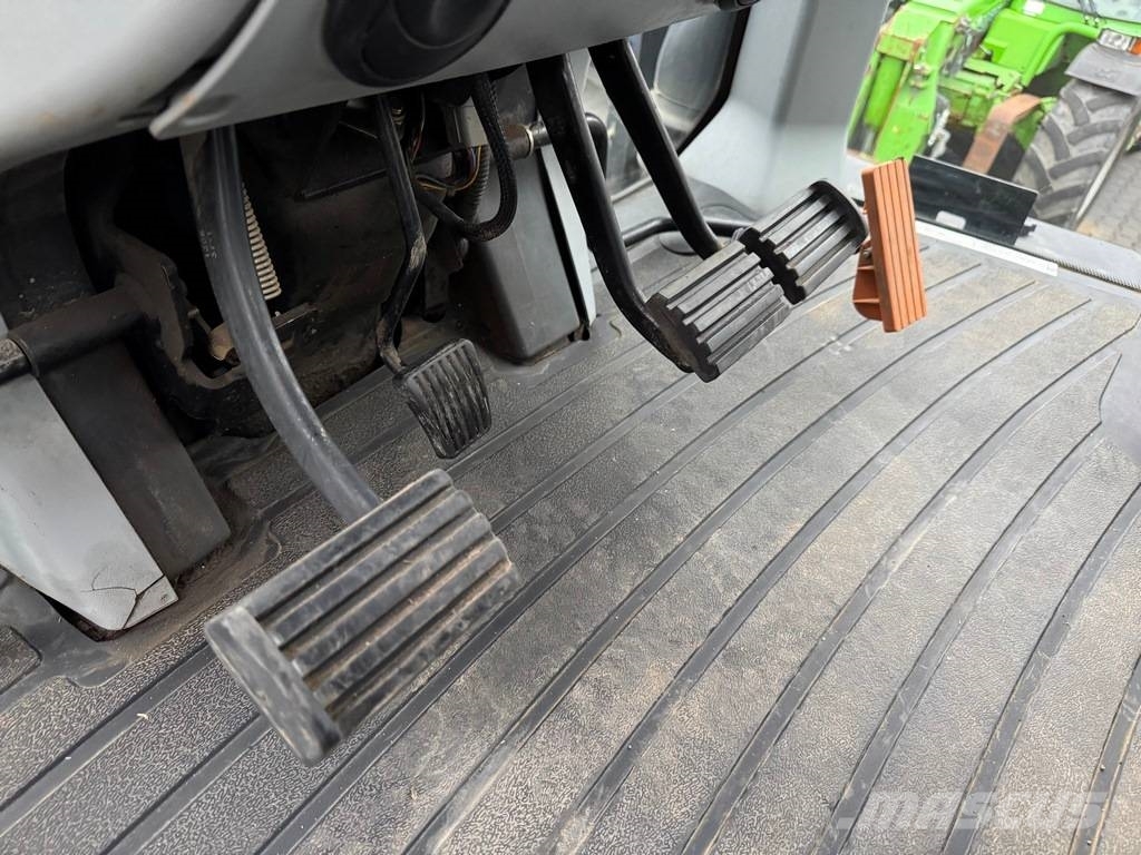 New Holland T8.330 ULTRA COMMAND Traktorid