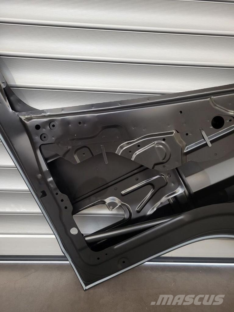 Mitsubishi Fuso " S " LH SIDE 2014 - 2021 Other components