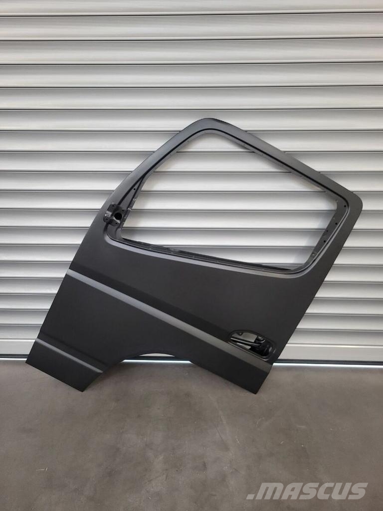 Mitsubishi Fuso " S " LH SIDE 2014 - 2021 Other components
