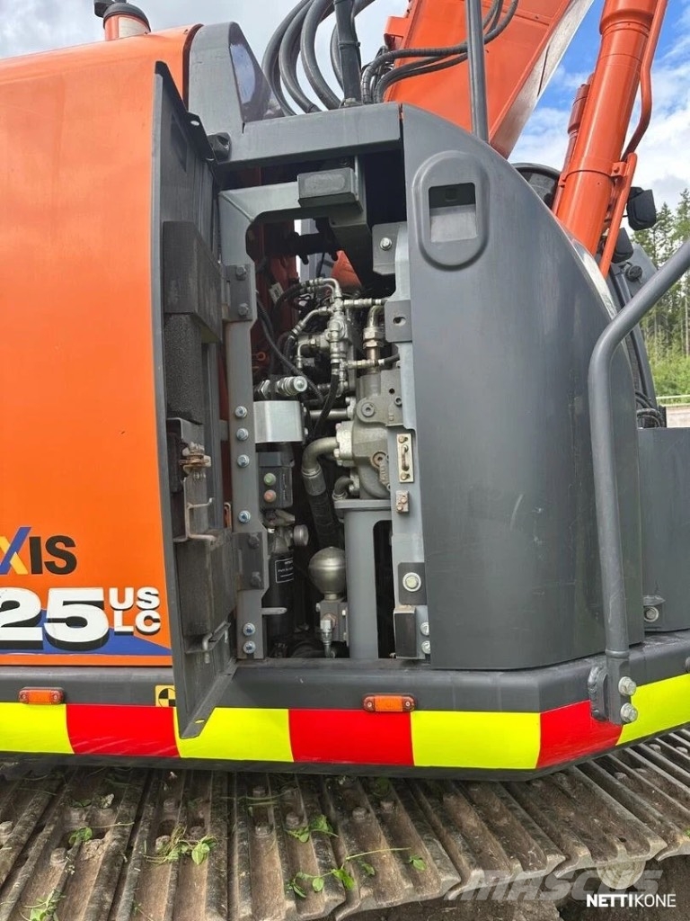 Hitachi ZX 225 US LC-6 حفارات زحافة