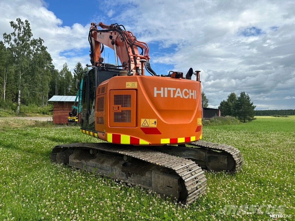 Hitachi ZX 225 US LC-6 حفارات زحافة