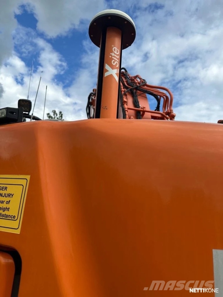 Hitachi ZX 225 US LC-6 حفارات زحافة