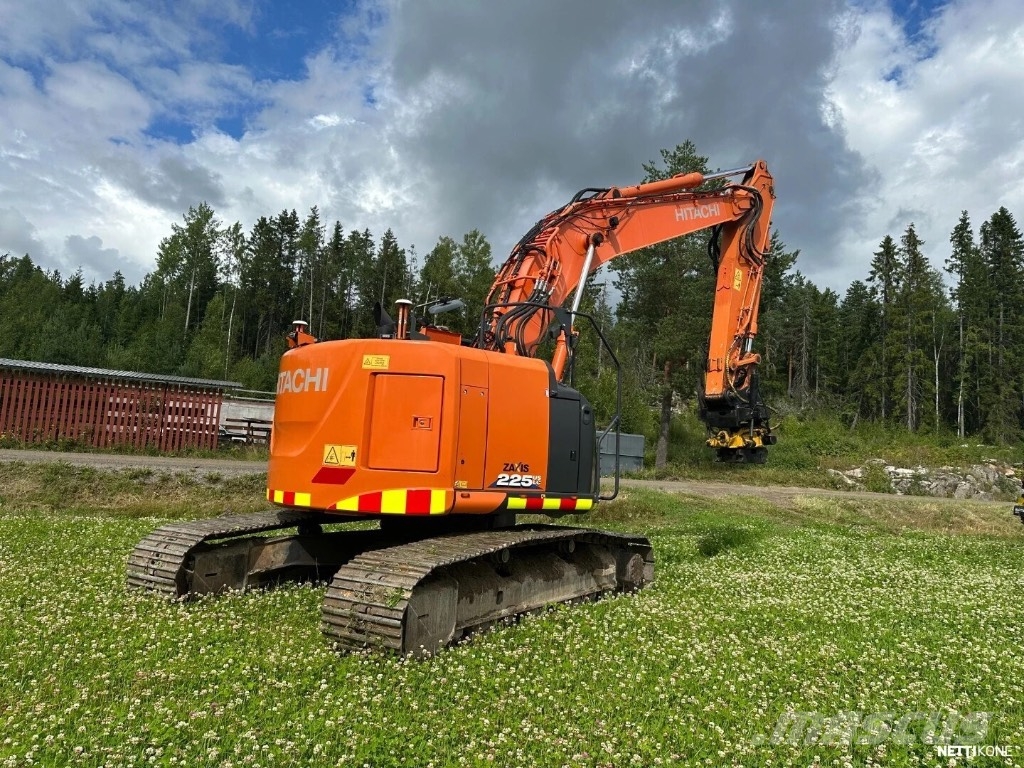Hitachi ZX 225 US LC-6 حفارات زحافة