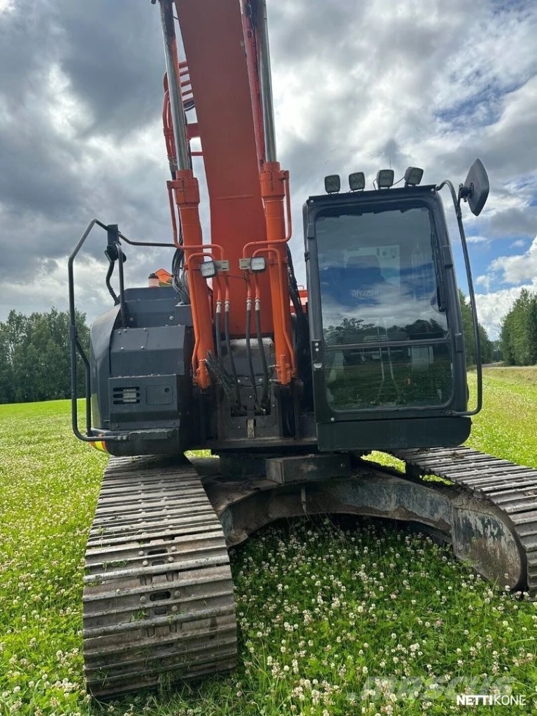 Hitachi ZX 225 US LC-6 حفارات زحافة