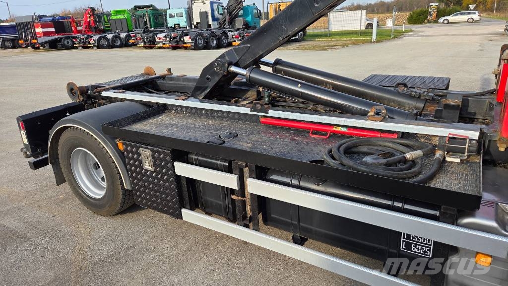 MAN TGM 15.290 4x2 HMF 1320K5 + 4x container Hakowce