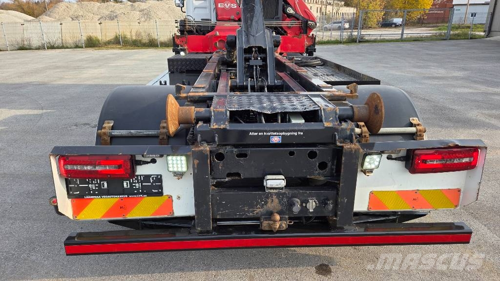 MAN TGM 15.290 4x2 HMF 1320K5 + 4x container Hakowce