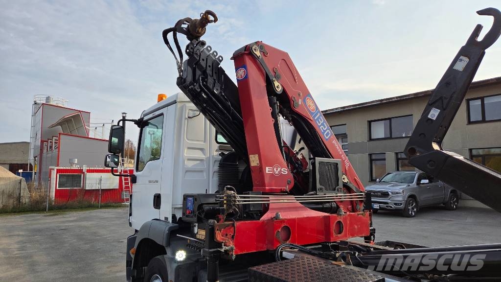 MAN TGM 15.290 4x2 HMF 1320K5 + 4x container Hakowce