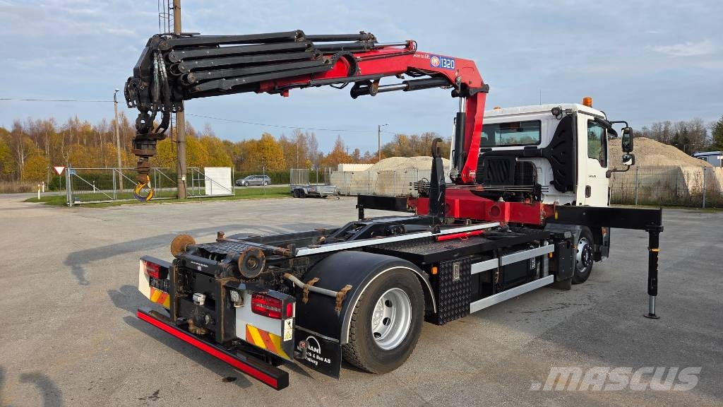MAN TGM 15.290 4x2 HMF 1320K5 + 4x container Hakowce