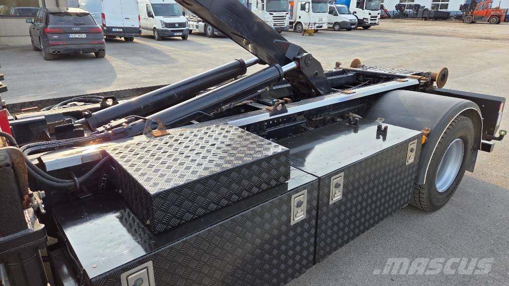 MAN TGM 15.290 4x2 HMF 1320K5 + 4x container Hakowce