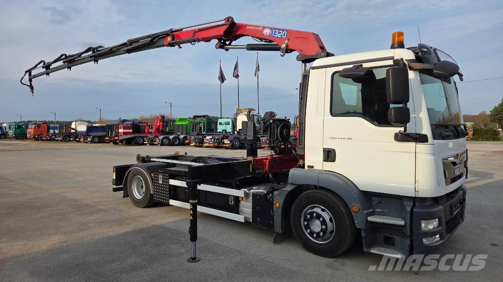 MAN TGM 15.290 4x2 HMF 1320K5 + 4x container Hakowce