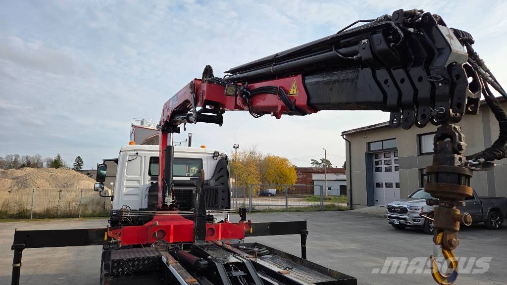MAN TGM 15.290 4x2 HMF 1320K5 + 4x container Hakowce