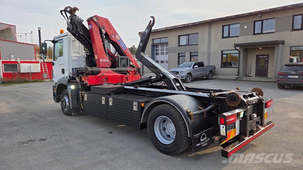 MAN TGM 15.290 4x2 HMF 1320K5 + 4x container Hakowce