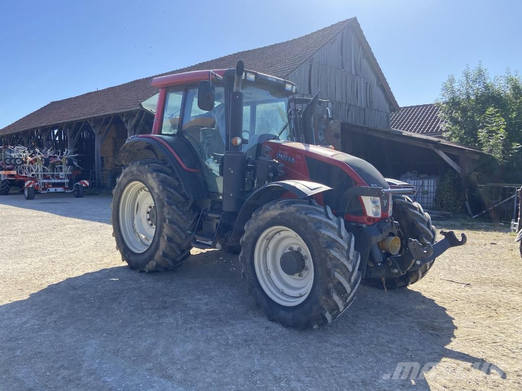 Valtra N113H5 Tractors