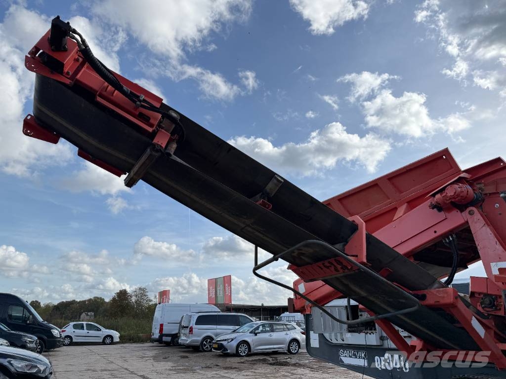 Sankvik QE340 - Caterpillar Engine / 2 Side Conveyors Crivos