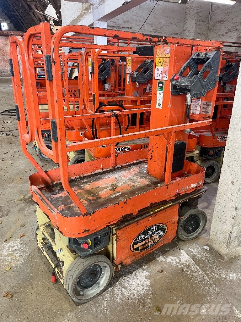 JLG 1230 ES Mât vertical