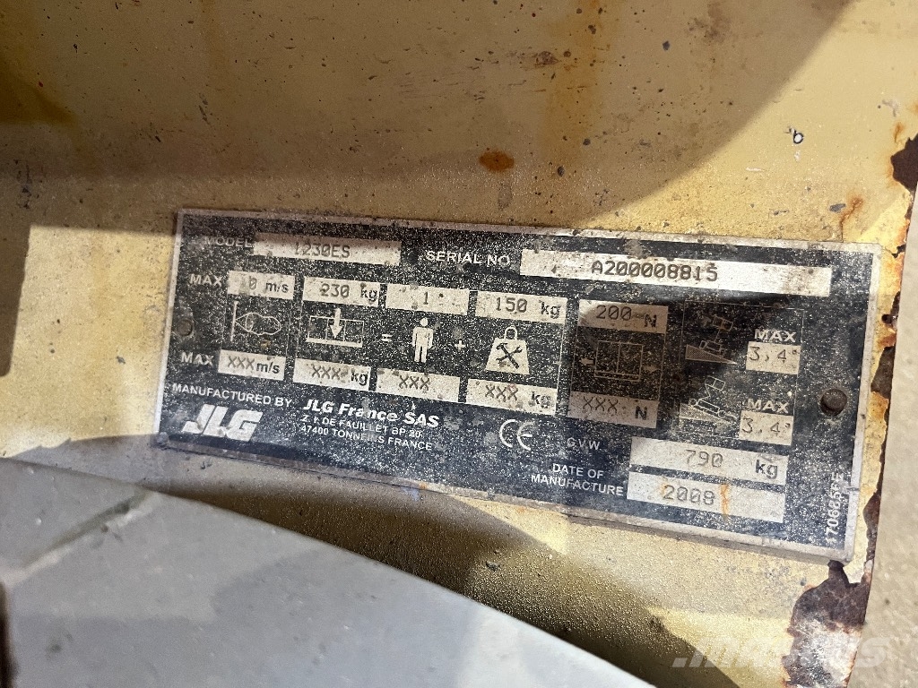 JLG 1230 ES Mât vertical