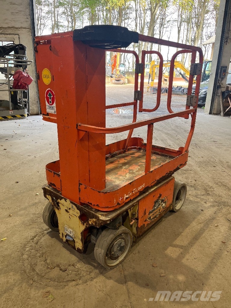 JLG 1230 ES Mât vertical