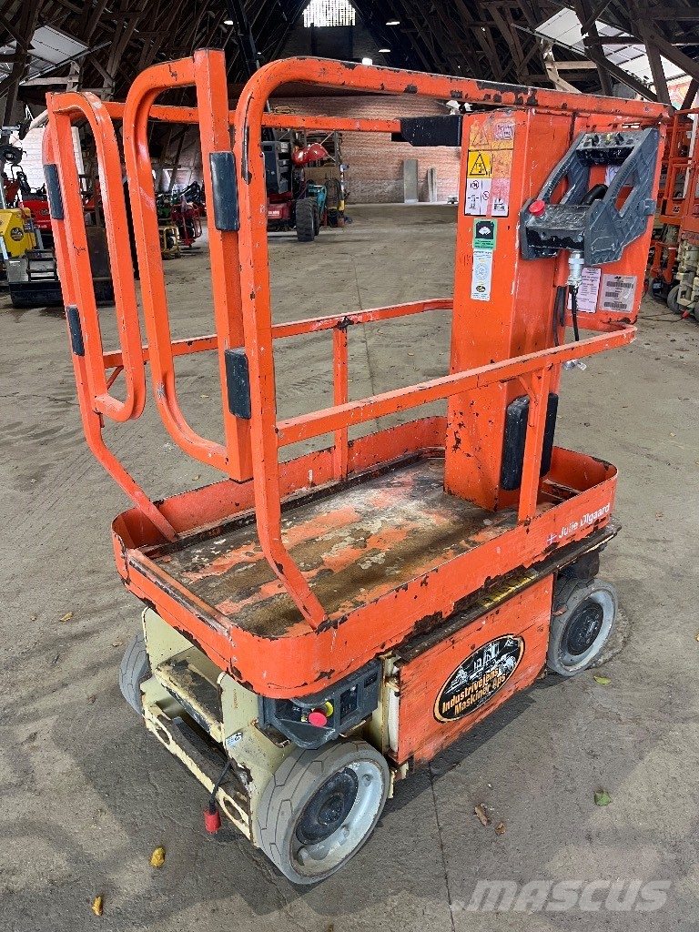 JLG 1230 ES Mât vertical