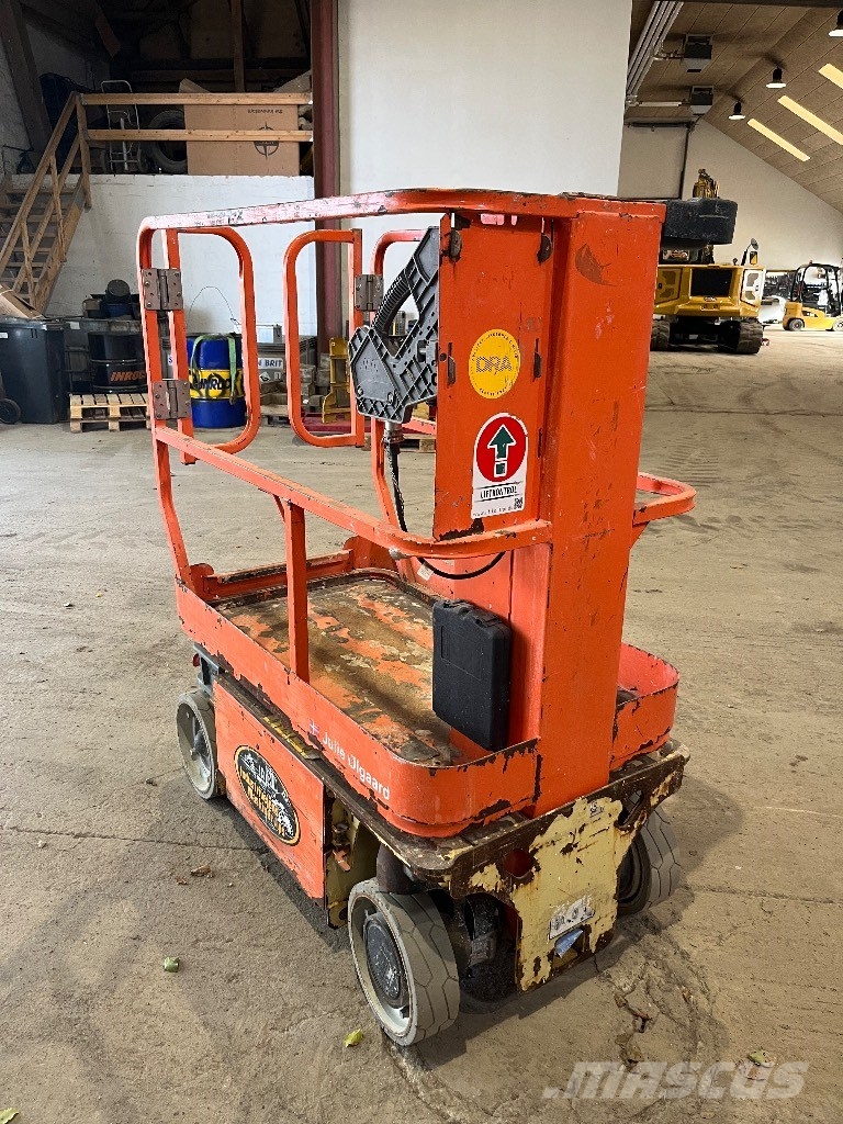 JLG 1230 ES Mât vertical
