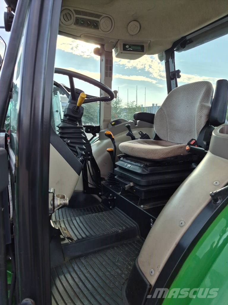 John Deere 5055 E Traktorid