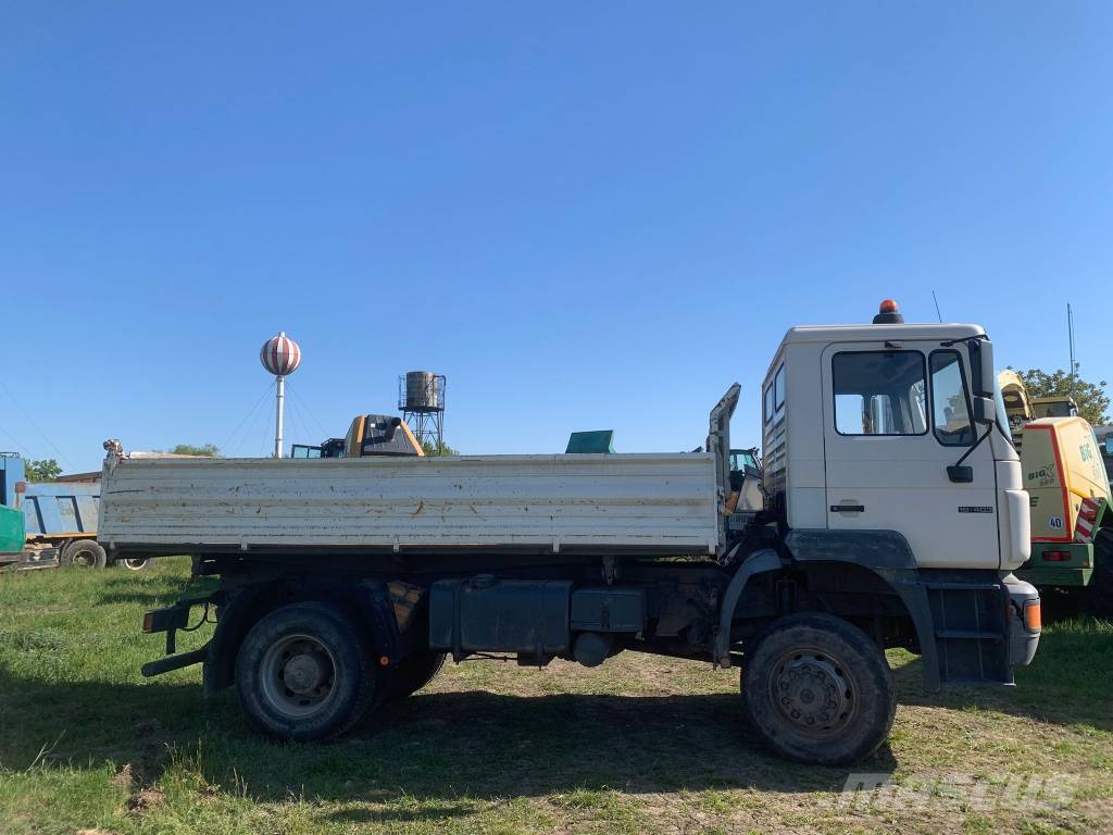 MAN F 2000 Camiones bañeras basculantes o volquetes