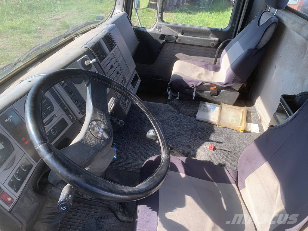 MAN F 2000 Camiones bañeras basculantes o volquetes