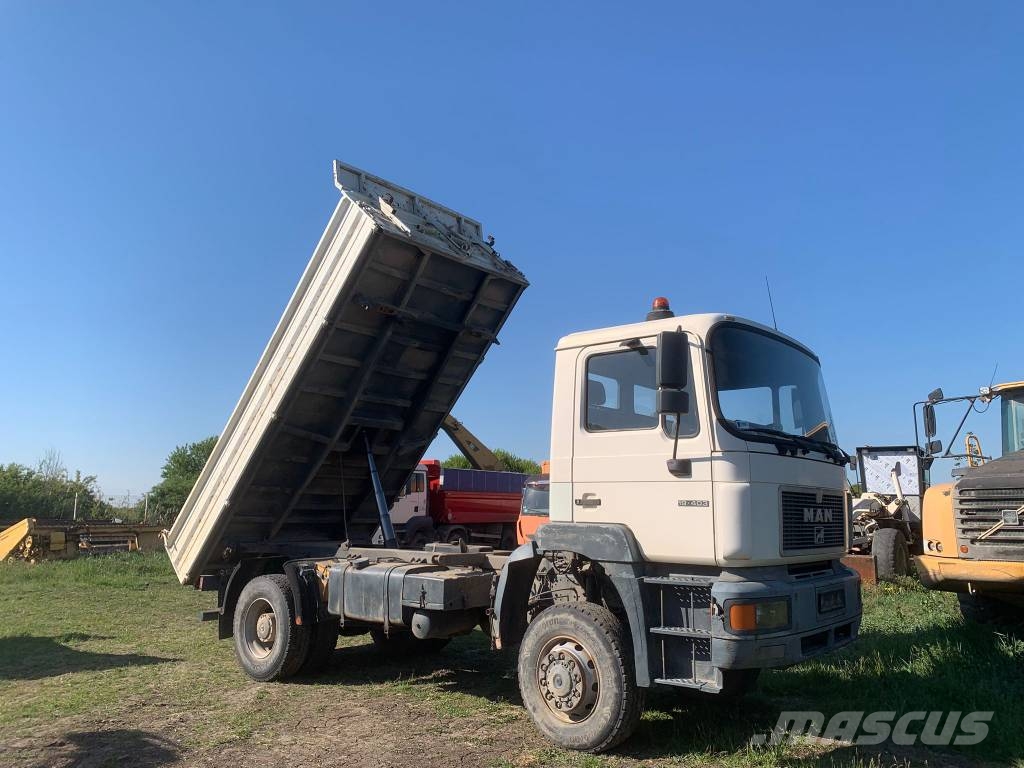MAN F 2000 Camiones bañeras basculantes o volquetes