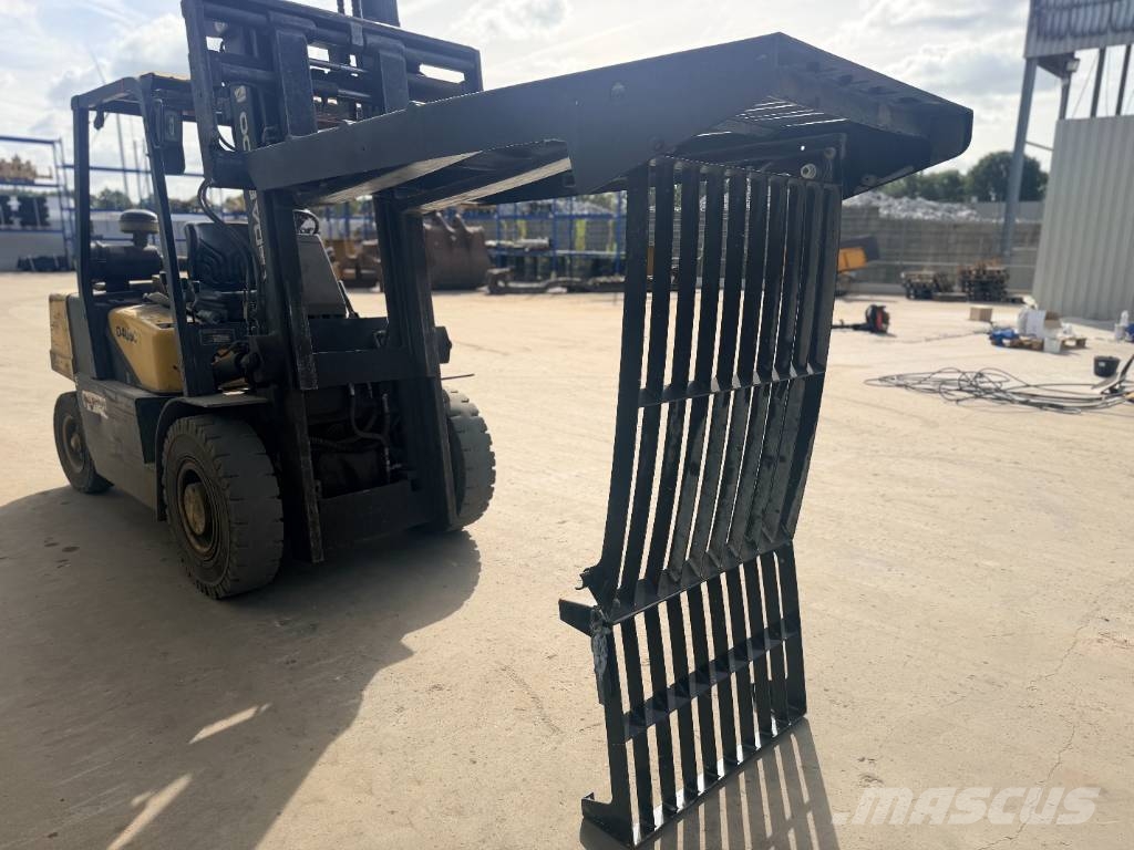 CAT 313E / 320E / 320F / 323E / 325F / 329E/ 330F / 33 Cabins and interior