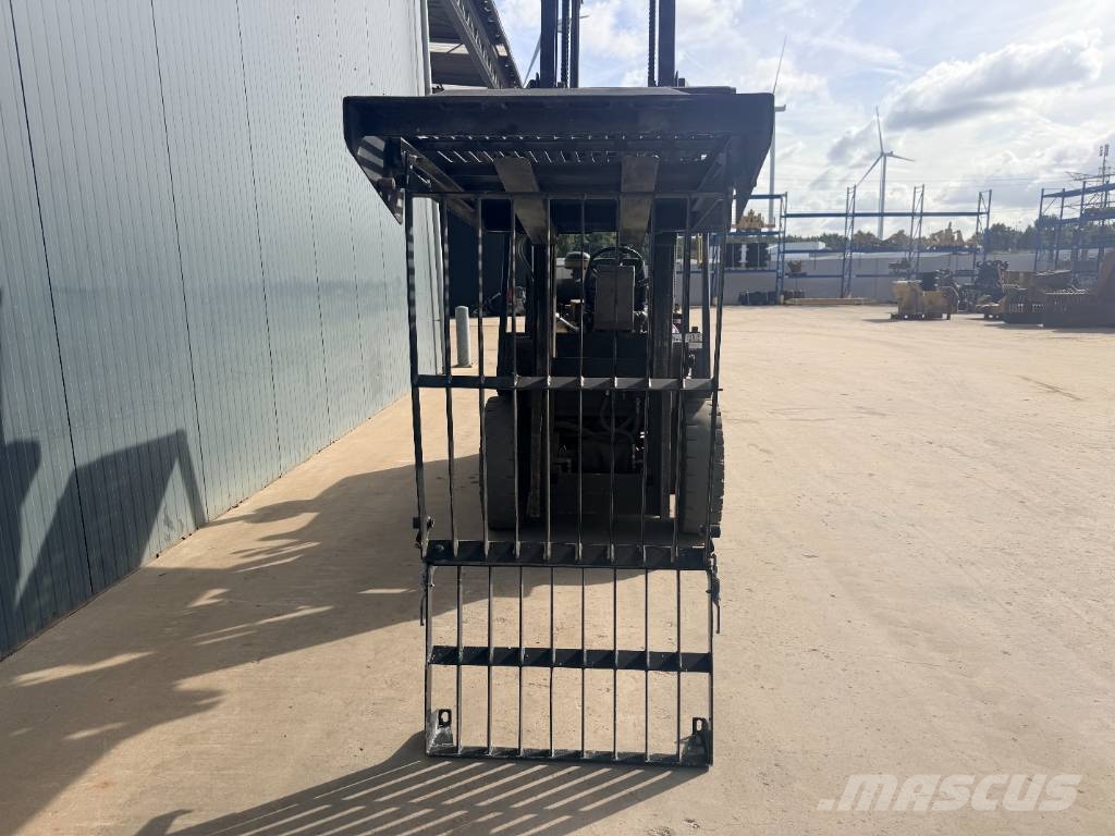 CAT 313E / 320E / 320F / 323E / 325F / 329E/ 330F / 33 Cabins and interior
