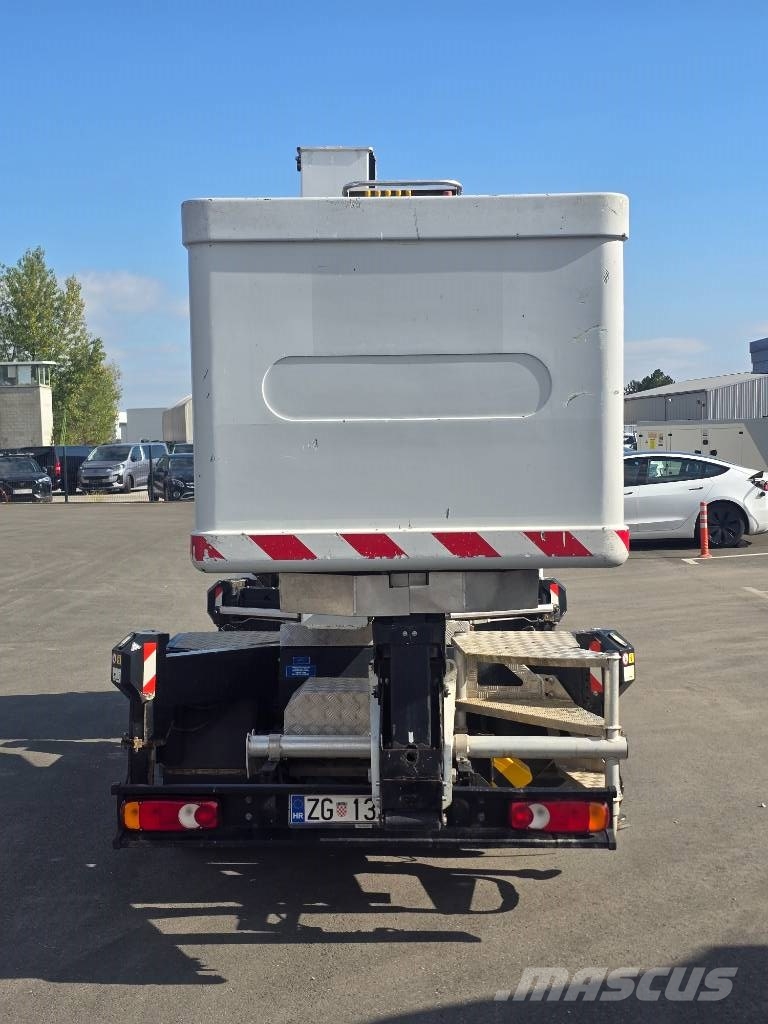 Nissan NT400 CABSTAR Plataformas aéreas montadas em caminhão