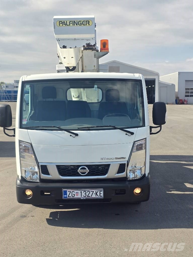 Nissan NT400 CABSTAR Plataformas aéreas montadas em caminhão