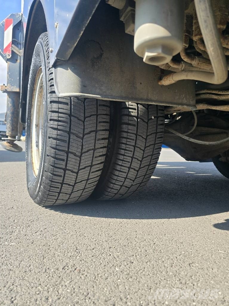Nissan NT400 CABSTAR Plataformas aéreas montadas em caminhão