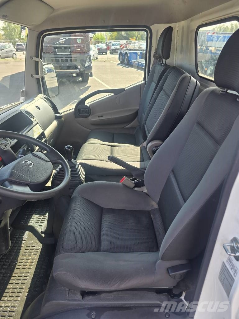 Nissan NT400 CABSTAR Plataformas aéreas montadas em caminhão